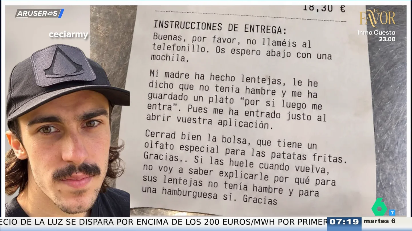 Le pide al repartidor de comida rápida para que no llame al telefonillo y que su madre no se entere de que ha pedido hamburguesa Le pide al repartidor de comida rápida para que no llame al telefonillo y que su madre no se entere de que ha pedido hamburguesa