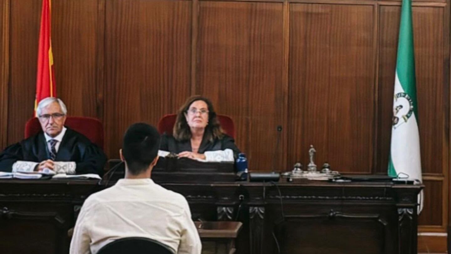 El acusado de matar a Ana Buza, en una sesi&oacute;n del juicio
