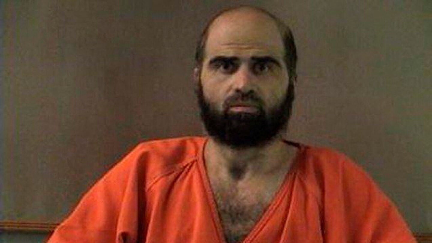 Nidal Hasan, acusado de matar a 13 personas y herir a 31 en un tiroteo ocurrido en noviembre de 2009 en Fort Hood, aparece en una fotograf&iacute;a de archivo