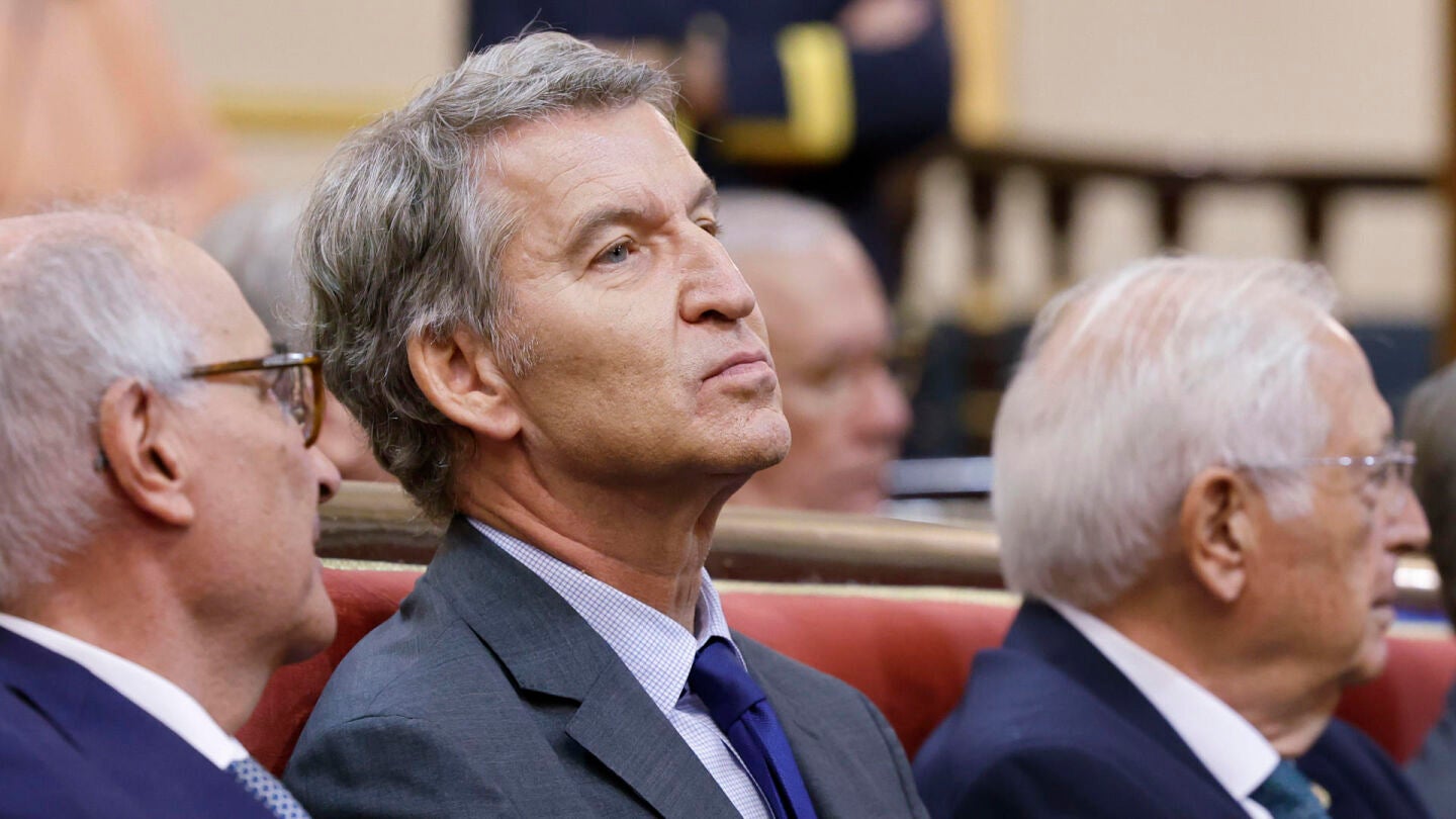 Alberto N&uacute;&ntilde;ez Feij&oacute;o asiste al acto de imposici&oacute;n de las medallas de Oro de la C&aacute;mara Alta.