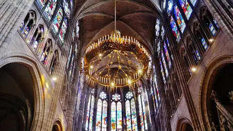 Interior de la Basílica de Saint-Denis Interior de la Basílica de Saint-Denis