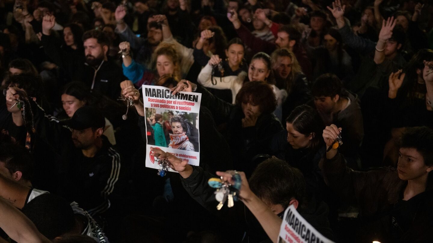 Cientos de personas protestan en el Congreso tras la muerte de Maricarmen.