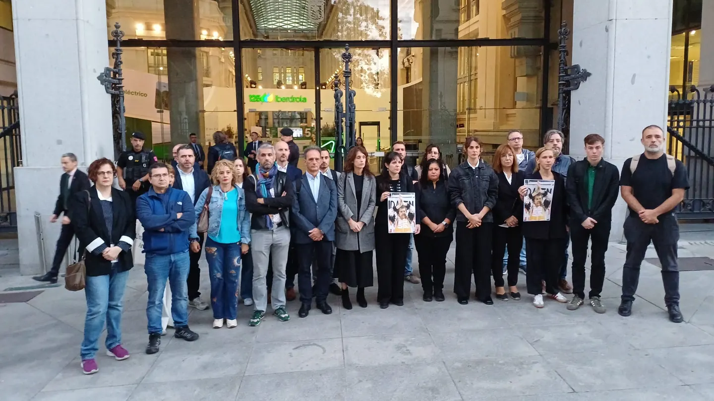 Minuto de silencio de Más Madrid antes del pleno de la Asamblea de Madrid Minuto de silencio de Más Madrid antes del pleno de la Asamblea de Madrid