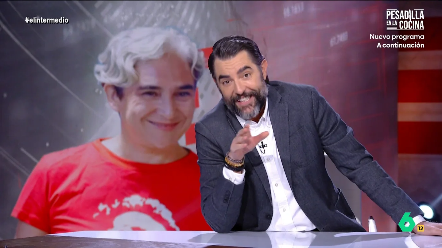 Dani Mateo, sobre el "lío" para liderar Frente Amplio: "Amplio no sé, pero hay más frentes abiertos que en La Guerra de los Cien Años" Dani Mateo, sobre el "lío" para liderar Frente Amplio: "Amplio no sé, pero hay más frentes abiertos que en La Guerra de los Cien Años"