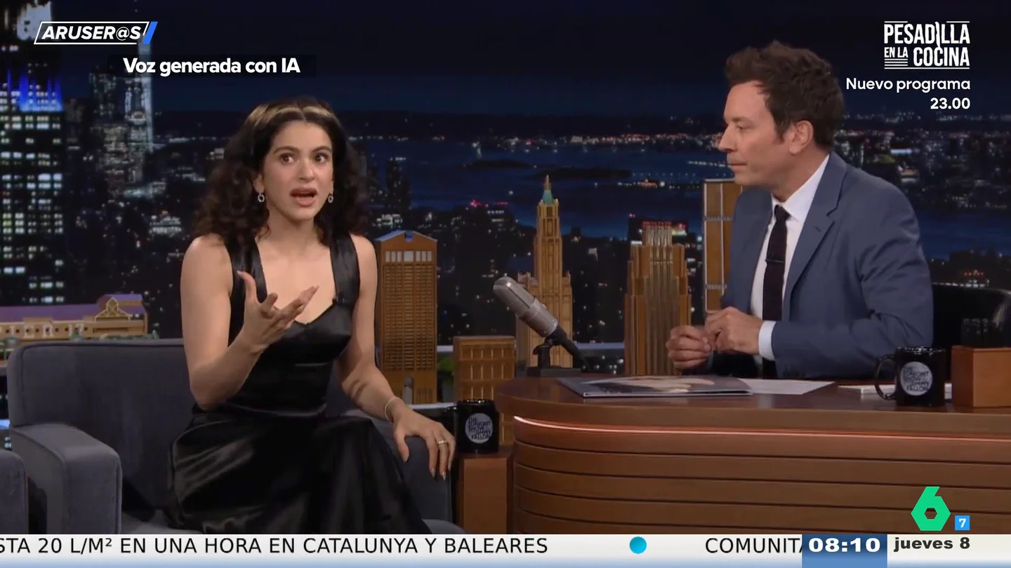 Rosalía desvela a Jimmy Fallon que no le dejaron entrar en la iglesia: "Me fui a comprar zapatos, dios dijo que no, pero mi outfit dijo que sí" Rosalía