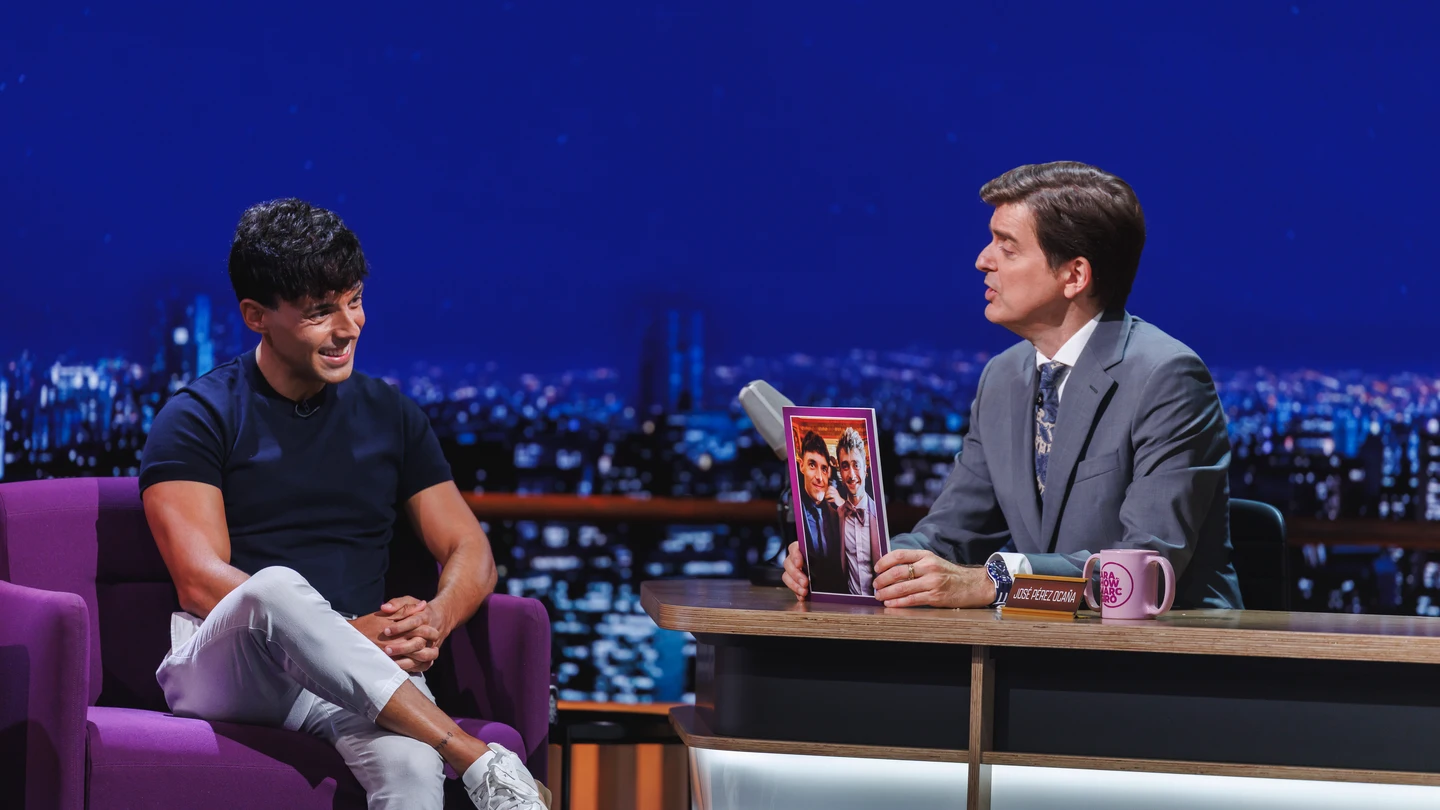 La foto de grandes magos entre El Mago Pop y Daniel Radcliffe: "Nunca he visto Harry Potter y mira que me gusta ver a la competencia" La foto de grandes magos entre El Mago Pop y Daniel Radcliffe: "Nunca he visto Harry Potter y mira que me gusta ver a la competencia"