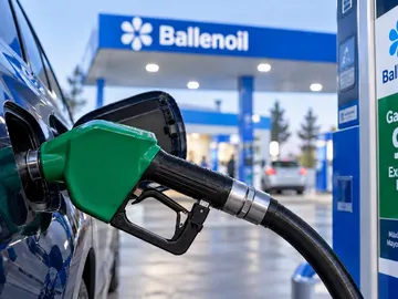 Primero se desmontó el mito de la gasolina barata, pero esta gasolinera low cost ha decidido ponerse a la altura de las gasolinas premium con sus aditivos Primero se desmontó el mito de la gasolina barata, pero esta gasolinera low cost ha decidido ponerse a la altura de las gasolinas premium con sus aditivos