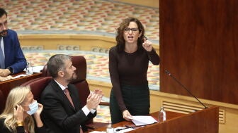 La presidenta de la Comunidad de Madrid, Isabel D&iacute;az Ayuso, durante el pleno de la Asamblea de Madrid