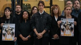 Minuto de silencio de PSOE-M y M&aacute;s Madrid ante el Ayuntamiento de Madrid