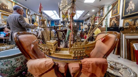 La exposici&oacute;n de objetos del Pazo de Meir&aacute;s que ser&aacute;n subastados.