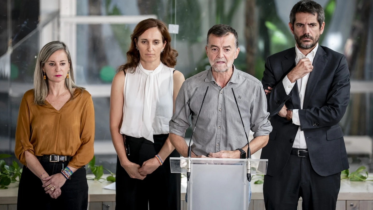 Un Frente Amplio que solo amplía sus diferencias: Colau insiste en incluir a Podemos, Más Madrid exige estar en las listas y Rufián sigue en el aire Un Frente Amplio que solo amplía sus diferencias: Colau insiste en incluir a Podemos, Más Madrid exige estar en las listas y Rufián sigue en el aire
