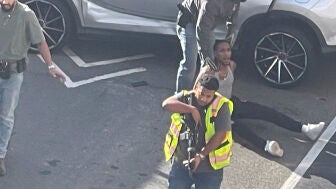 Un hombre es detenido despu&eacute;s de un tiroteo que, seg&uacute;n informes, involucr&oacute; a oficiales del ICE en la ciudad de Nueva York, EEUU