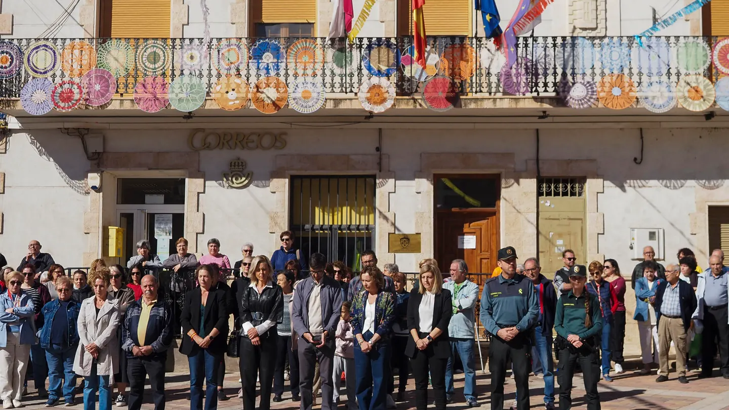 Minuto de silencio por el crimen machista en Cuenca Minuto de silencio por el crimen machista en Cuenca