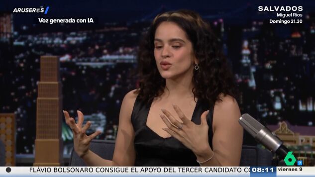 Rosal&iacute;a confiesa a Jimmy Fallon que se escapa de sus guardaespaldas: "Es la chispa de la vida"