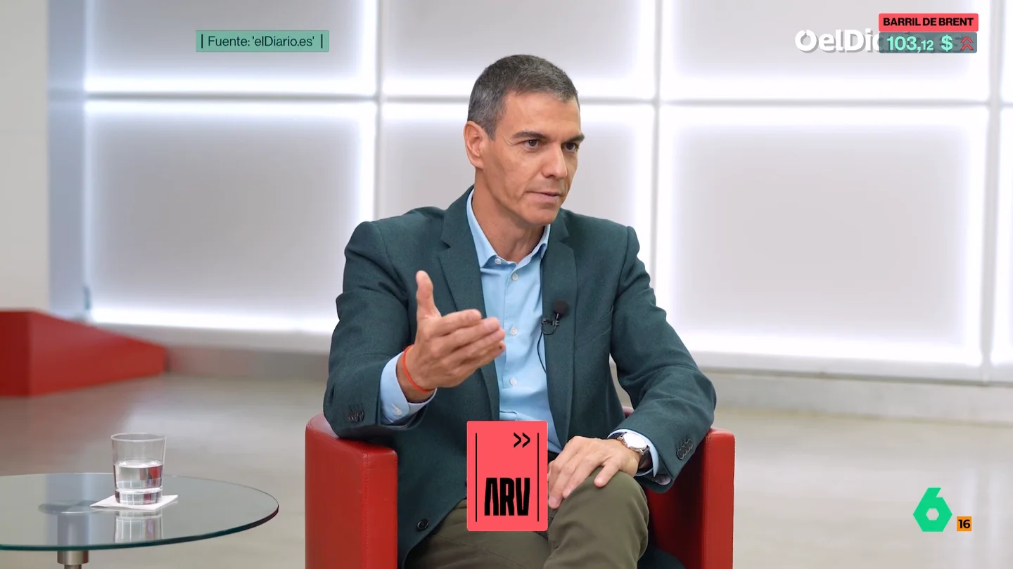 Sánchez rechaza el "bulo" del voto por correo de PP y Vox: "Es por miedo a perder las elecciones" Sánchez rechaza el "bulo" del voto por correo de PP y Vox: "Es por miedo a perder las elecciones"