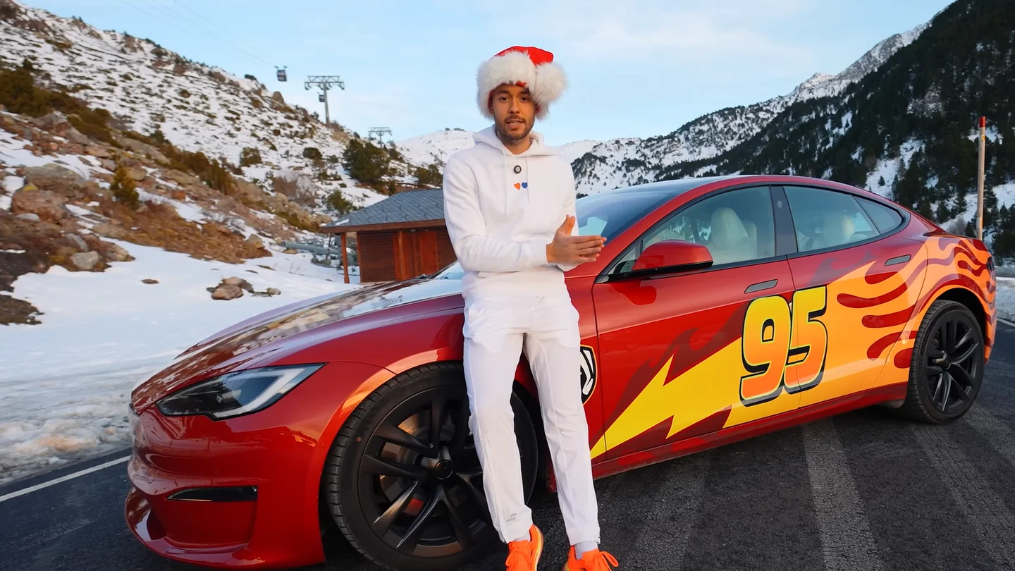 TheGrefg, en el vídeo en el que anuncia el sorteo de su coche de lujo TheGrefg, en el vídeo en el que anuncia el sorteo de su coche de lujo