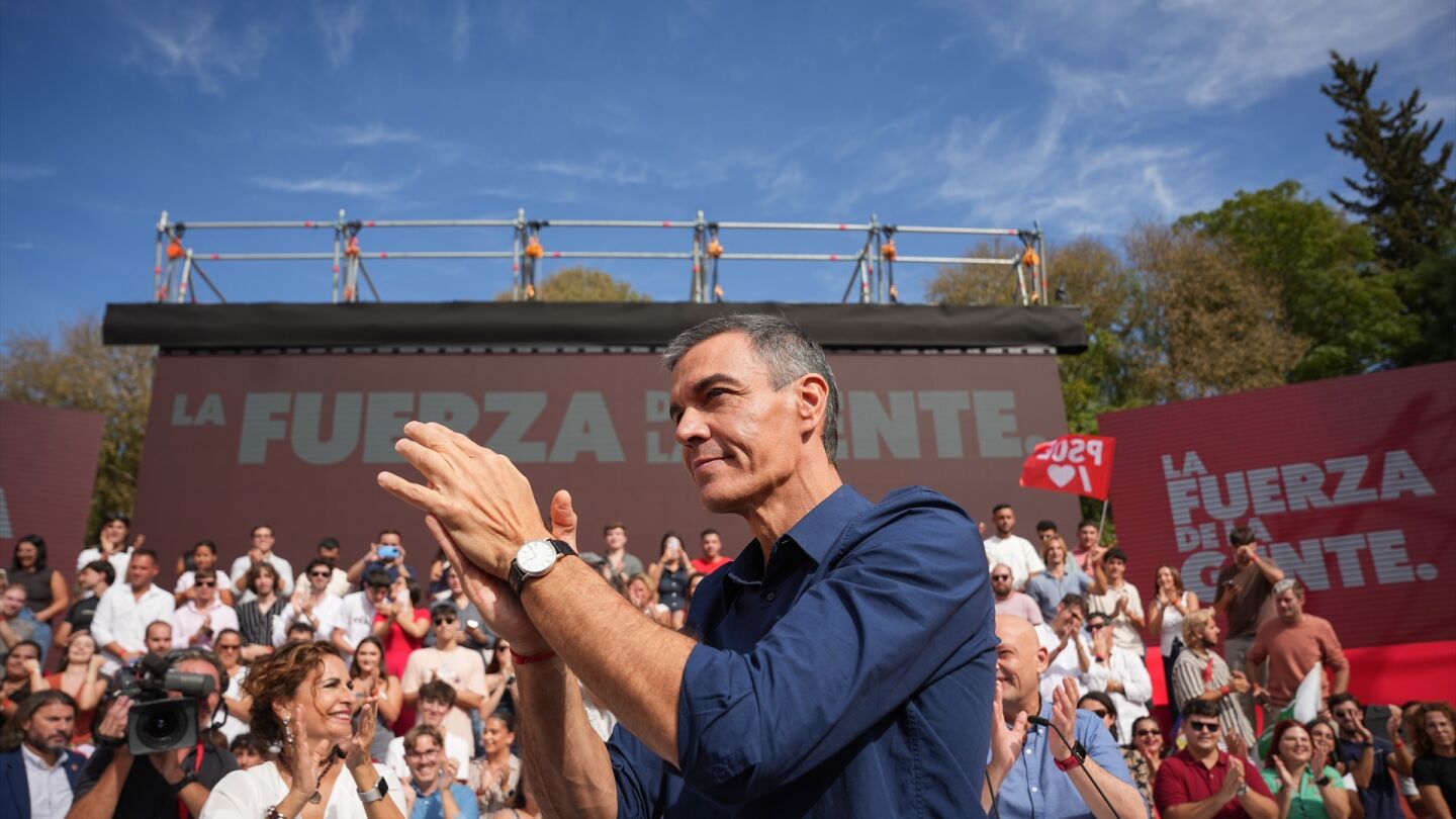 El presidente del Gobierno, Pedro S&aacute;nchez, en un acto de precampa&ntilde;a en Dos Hermanas (Sevilla). 