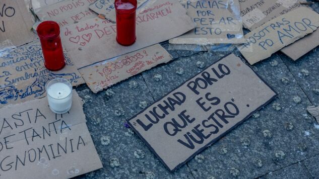 Altar en honor a Maricarmen en la Puerta del Sol de Madrid. 