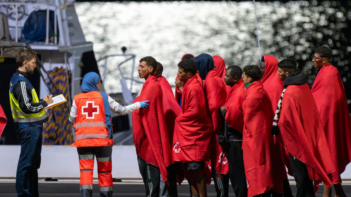 Rescatan a unos 300 migrantes en aguas pr&oacute;ximas a Canarias