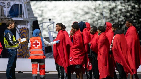 Rescatan a unos 300 migrantes en aguas pr&oacute;ximas a Canarias