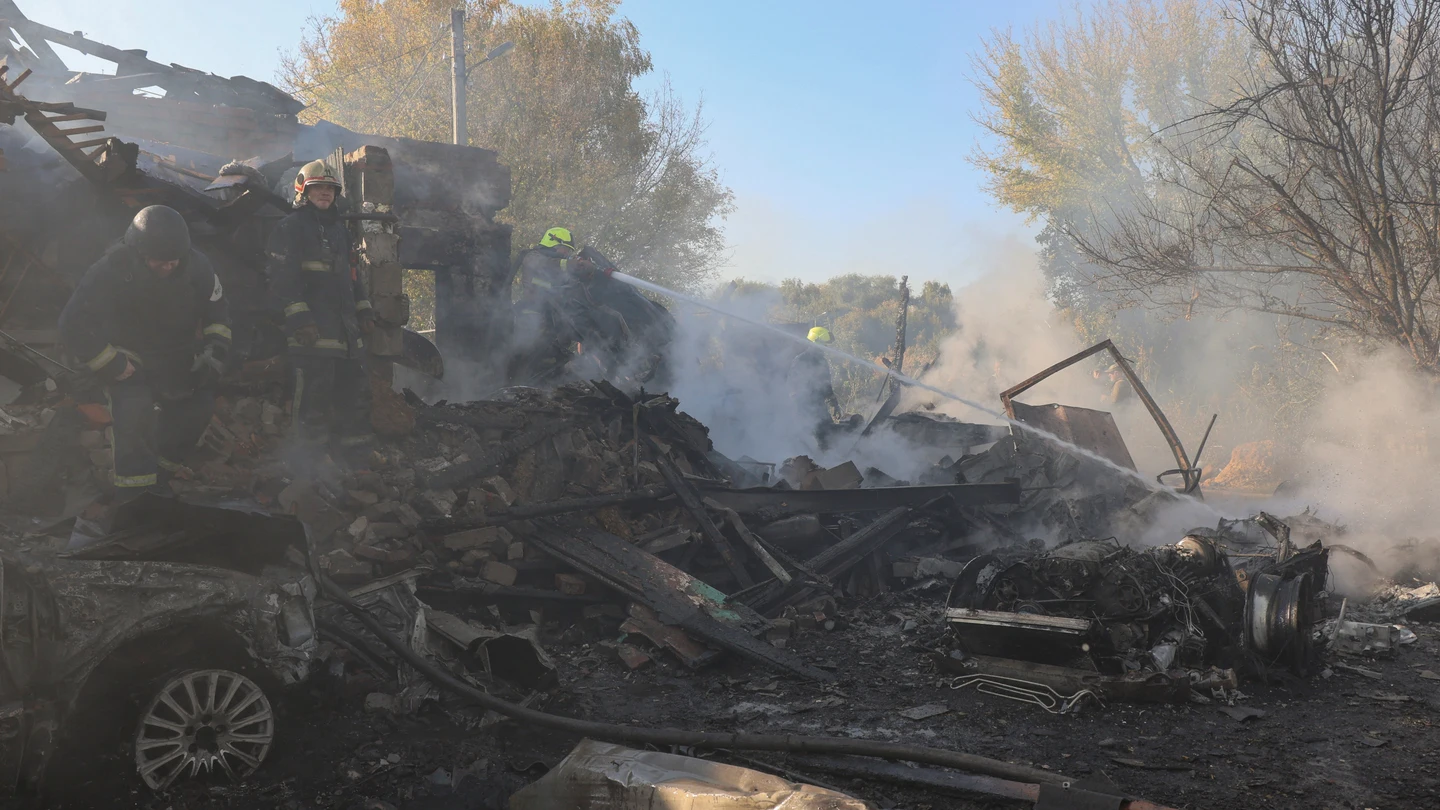 Un muerto y diez heridos en un ataque ruso en un bombardeo en Járkiv, Ucrania Un muerto y diez heridos en un ataque ruso en un bombardeo en Járkiv, Ucrania
