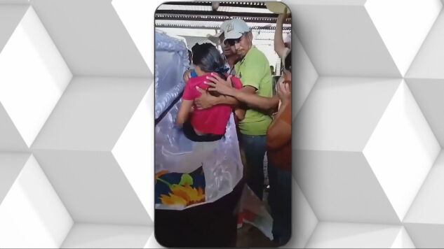Una joven 'resucita' en un funeral
