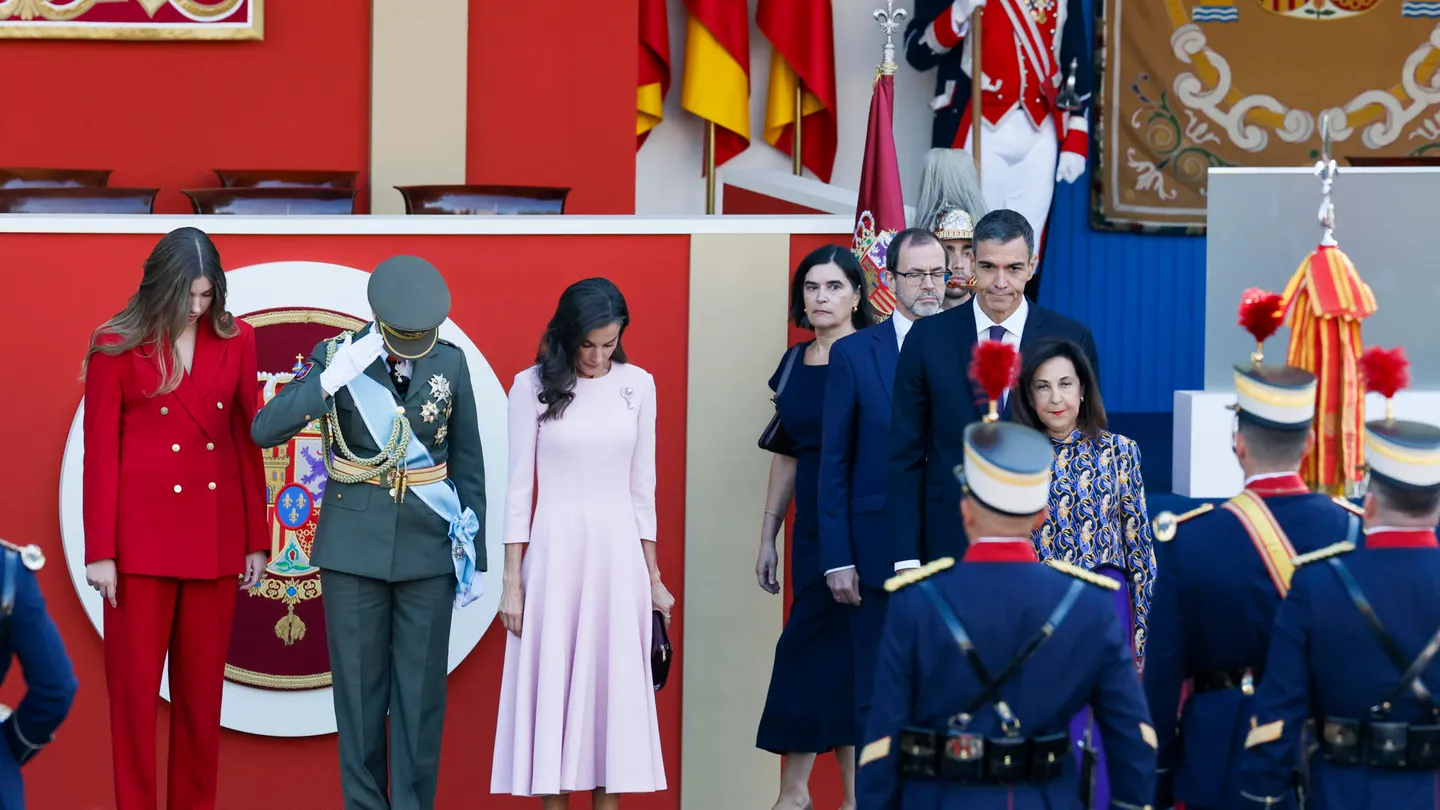 Insultos, pitos y abucheos a Pedro Sánchez a su llegada al desfile del 12 de octubre Insultos, pitos y abucheos a Pedro Sánchez a su llegada al desfile del 12 de octubre