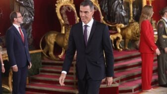 El presidente del Gobierno, Pedro S&aacute;nchez, durante la recepci&oacute;n con motivo del d&iacute;a de la Fiesta Nacional, en el Palacio Real.