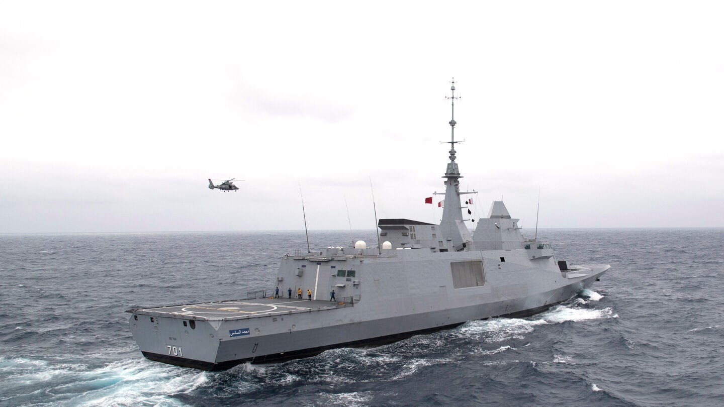 La fragata Mohammed VI de la Armada Real Marroqu&iacute; transita por el Oc&eacute;ano Atl&aacute;ntico en 2018