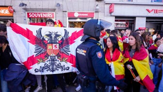 La Polic&iacute;a Nacional ha desplegado este lunes un cord&oacute;n en torno a la acampada de la Puerta del Sol