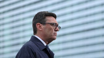 El primer ministro brit&aacute;nico, Andy Burnham, concede una entrevista televisiva tras su reuni&oacute;n con el canciller alem&aacute;n Friedrich Merz en Berl&iacute;n