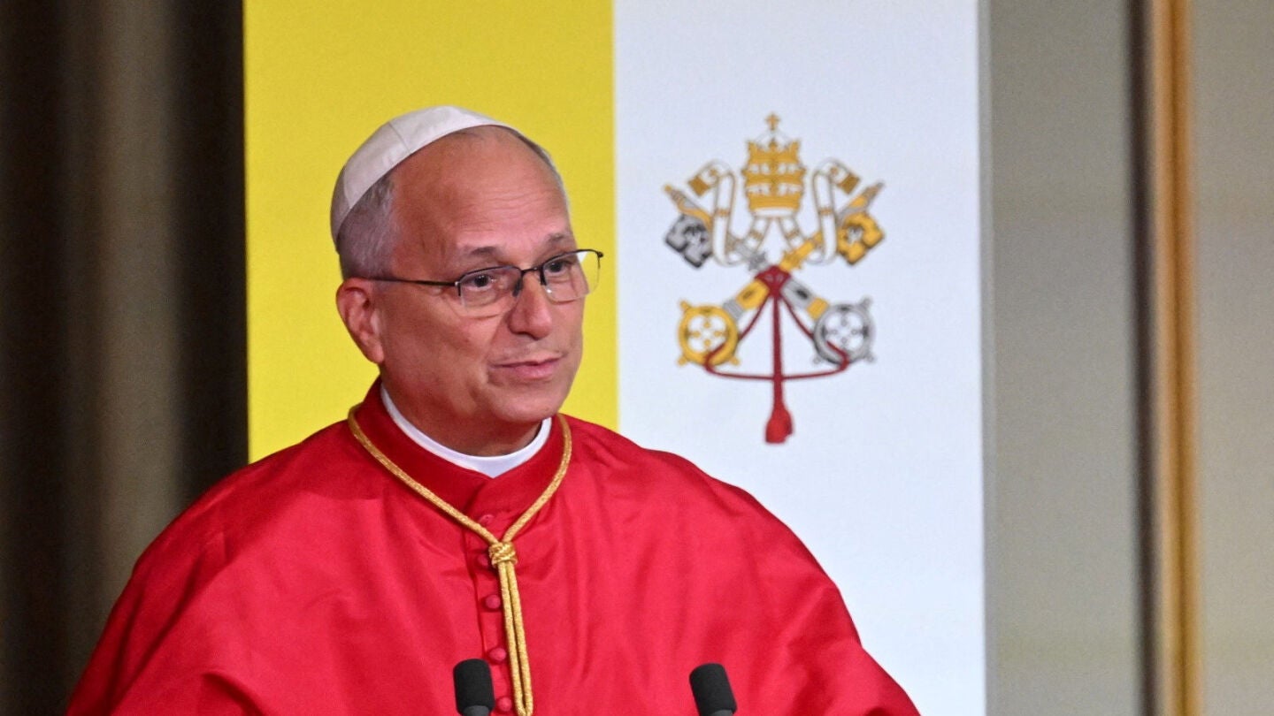 El papa Le&oacute;n XIV habla durante la reuni&oacute;n con las autoridades, la sociedad civil y el cuerpo diplom&aacute;tico en el Palacio del El&iacute;seo, Par&iacute;s, Francia