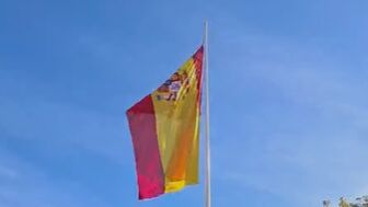La bandera torcida en el 12 de Octubre