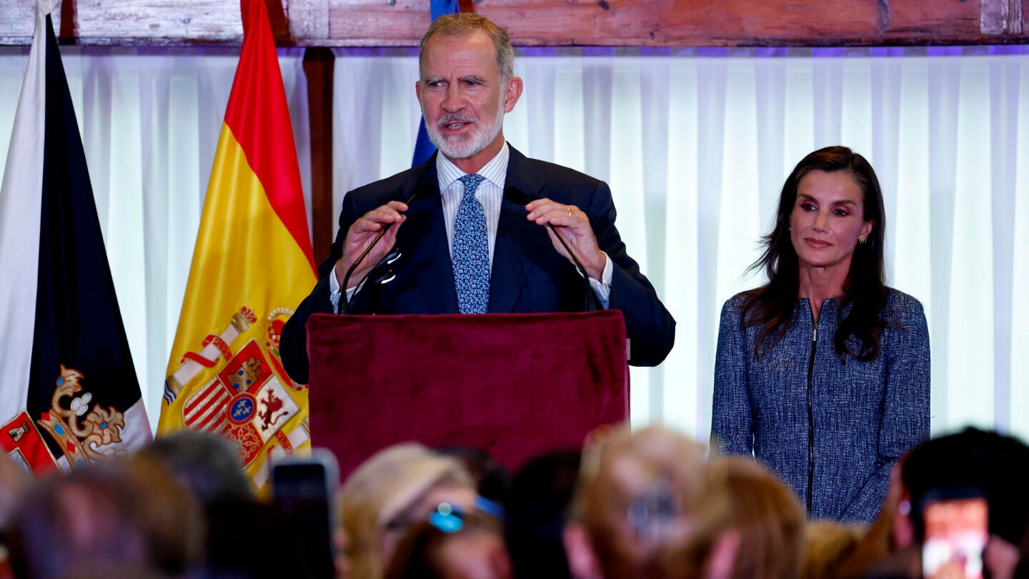 Felipe VI y Letizia durante su visita a Ceuta