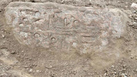 El Ministerio de Turismo y Antigüedades egipcio ha descubierto dos estatuas colosales que podrían pertenecer al rey Ramsés II