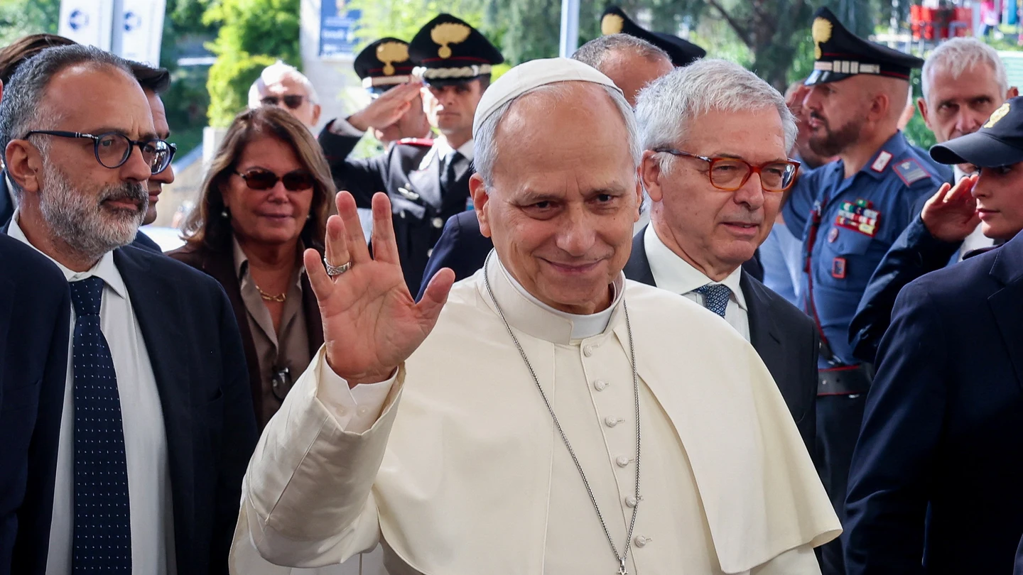 El papa León XIV llega al hospital Gemelli antes de la cirugía para extirpar un nódulo pulmonar, en Roma, Italia El papa León XIV llega al hospital Gemelli antes de la cirugía para extirpar un nódulo pulmonar, en Roma, Italia