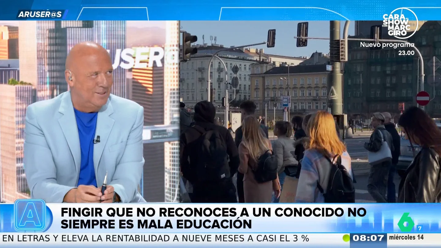 Alfonso Arús confiesa por qué la gente finge no reconocer a sus conocidos por la calle: "Para que me pegue la turra, hago que no te veo" Alfonso Arús confiesa por qué la gente finge no reconocer a sus conocidos por la calle: "Para que me pegue la turra, hago que no te veo"