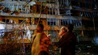 Un edificio en Kyiv (Ucrania), tras uno de los &uacute;ltimos ataques con drones rusos el 14 de octubre de 2026