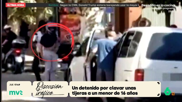 En M&aacute;laga, un joven de 16 a&ntilde;os acababa con unas tijeras clavadas en la espalda despu&eacute;s de una discusi&oacute;n de tr&aacute;fico con otro conductor, que despu&eacute;s de encararse con el padre del chico acababa abandonando el lugar de los hechos.
