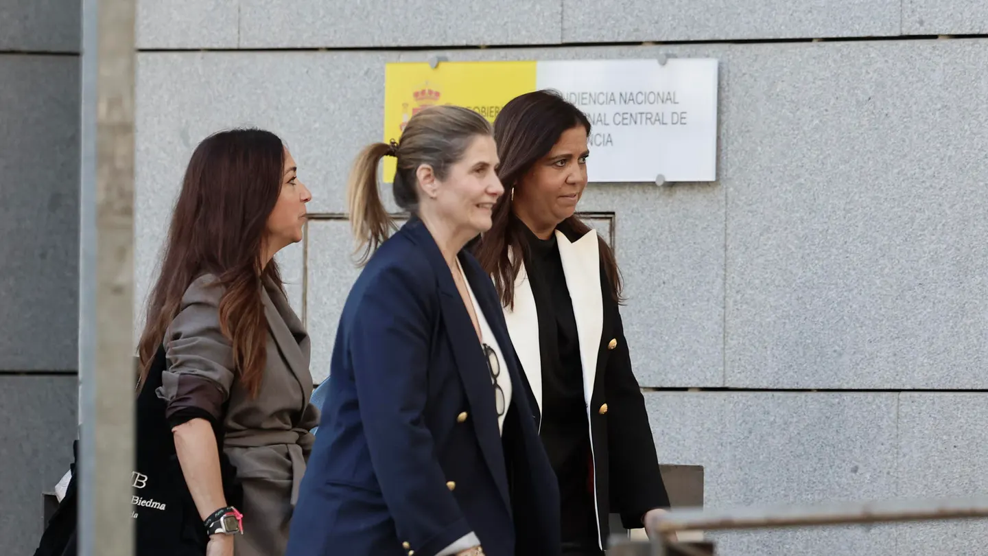 La jueza Beatriz Biedma, a la derecha La jueza Beatriz Biedma, a la derecha