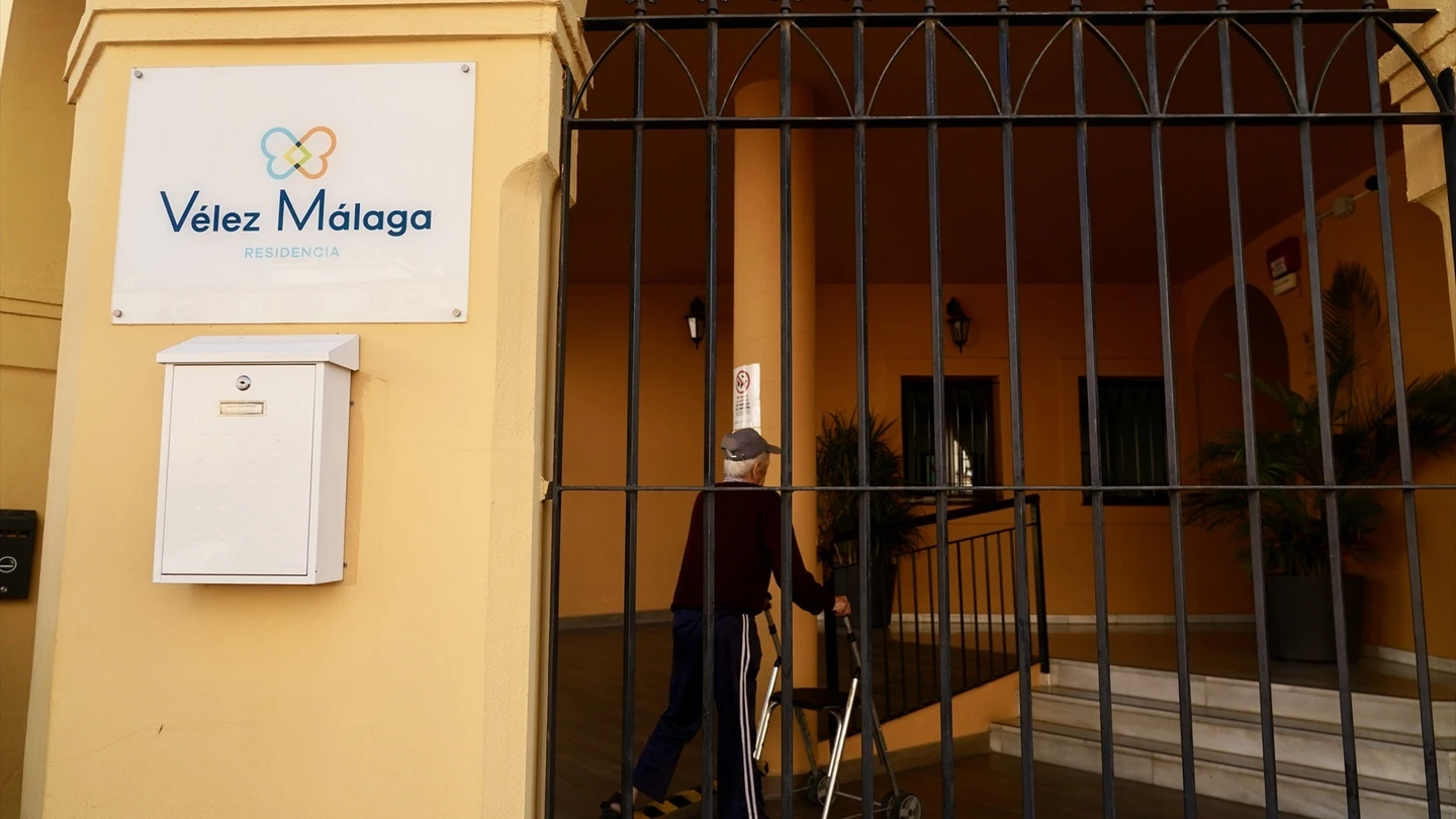 Resiencia de Vélez-Málaga en la que se ha desplomado un ascensor. Resiencia de Vélez-Málaga en la que se ha desplomado un ascensor.