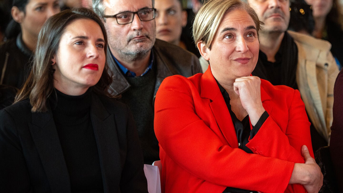 La exministra de Igualdad, Irene Montero y la exalcaldesa de Barcelona, Ada Colau, en una imagen de archivo