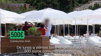 El fraude de un beach club de Ibiza y la hu&iacute;da a la carrera de su encargada: "Obligan a consumir 500 euros"