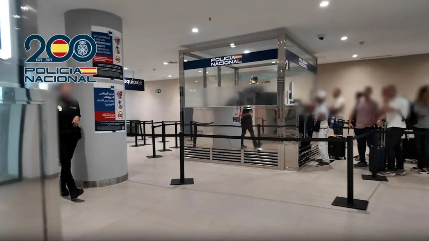 La Policía Nacional detiene a 45 personas por el uso fraudulento de documentación para viajar a la península La Policía Nacional detiene a 45 personas por el uso fraudulento de documentación para viajar a la península