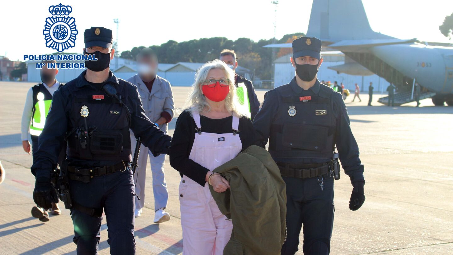 La Polic&iacute;a Nacional traslada a Espa&ntilde;a a la etarra Mar&iacute;a Natividad J&aacute;uregui Espina entregada por las autoridades belgas en 2020