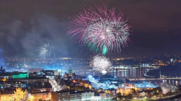 Fuegos artificiales sobre el r&iacute;o Foyle. Derry Halloween