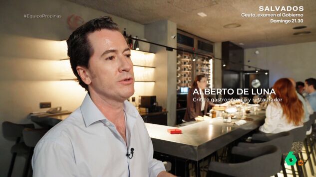 "No me parece que el sueldo del empleado tenga que depender de la mayor o menor propina que le dejen", afirma Alberto de Luna, que recibe a Equipo de Investigaci&oacute;n en su restaurante donde no aplican la llamada propina sugerida.