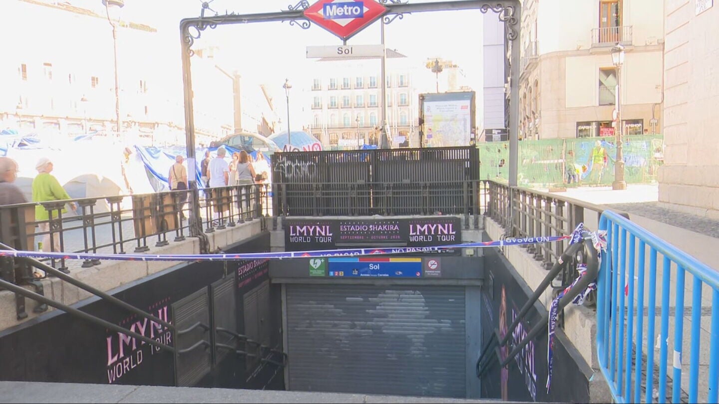 Ayuso cierra la estaci&oacute;n de Metro de Sol en un pulso a la acampada por la vivienda