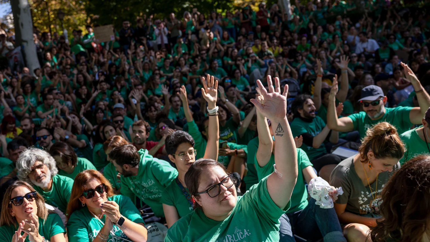 El Comité de Huelga Unitario de la Educación Pública de la Comunidad de Madrid celebra una asamblea abierta con el profesorado en huelga El Comité de Huelga Unitario de la Educación Pública de la Comunidad de Madrid celebra una asamblea abierta con el profesorado en huelga