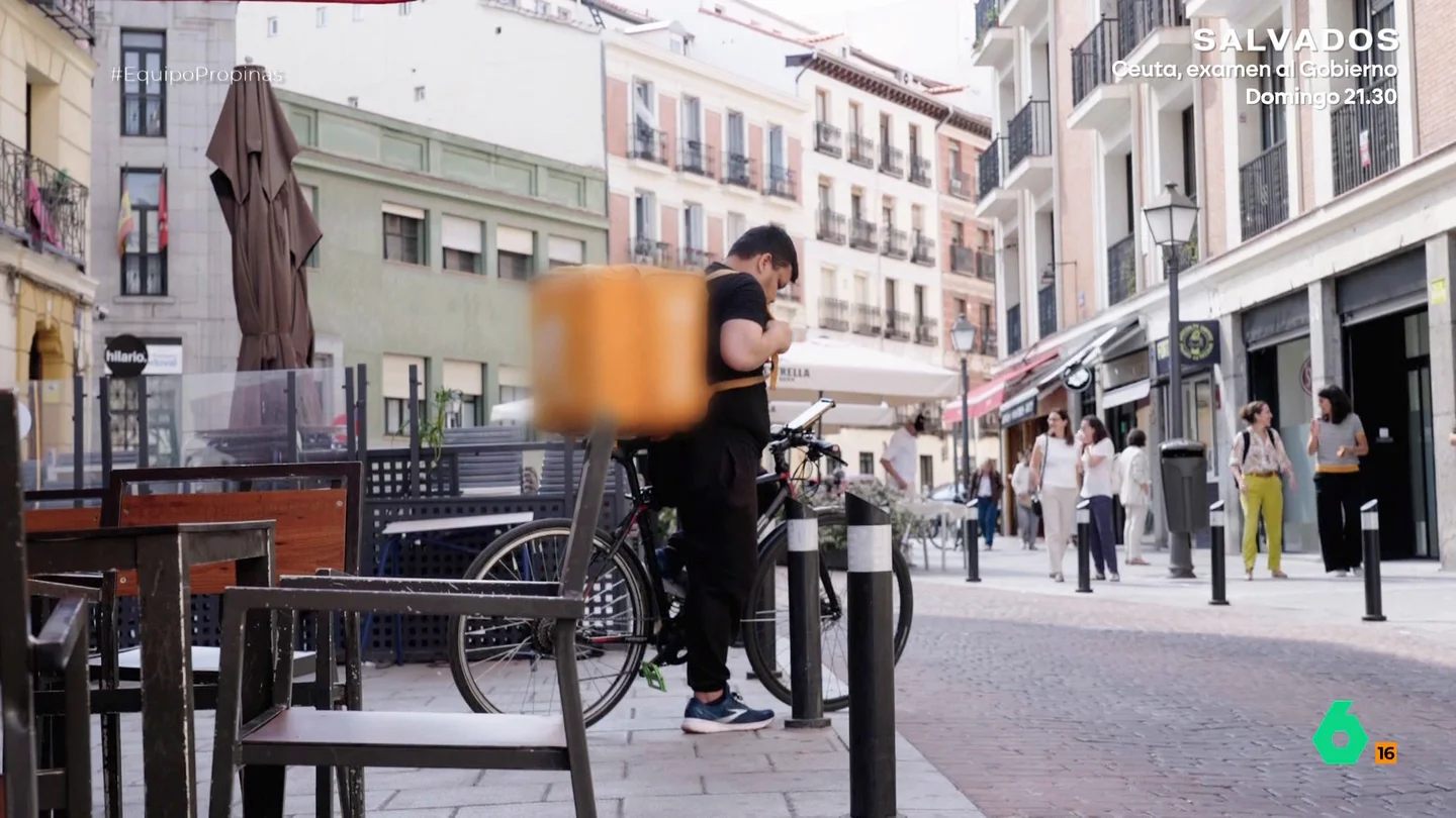 ¿A dónde van las propinas de los riders? "Que de 280 pedidos solo seis me den propinas me parece poco" Equipo de Investigación habla con varios riders que denuncian la falta de transparencia sobre las propinas que reciben a través de las aplicaciones: "Una vez yo hice un pedido, me tocó a mí mismo, me di propina y no me llegó".